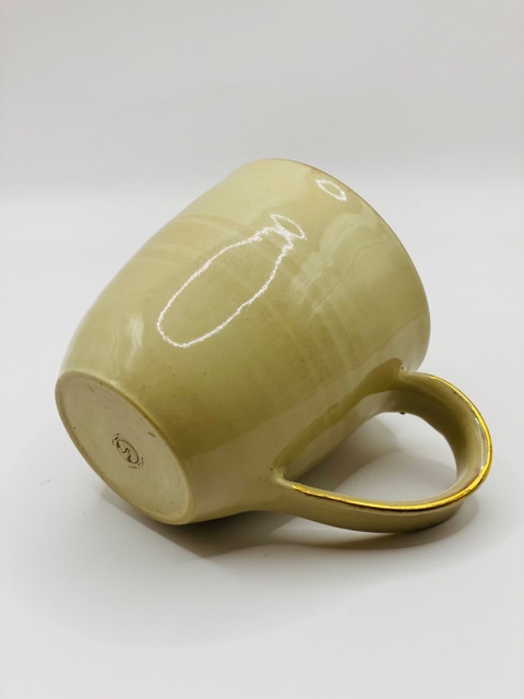 Kubek ceramiczny, kremowy, złocony ok 250 ml.
