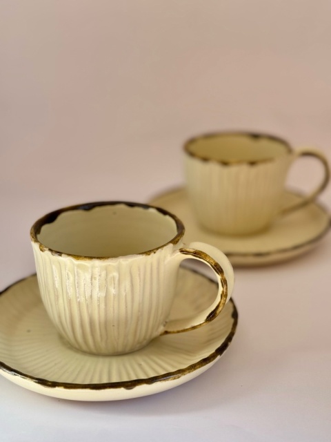 Ceramiczna, kremowa filiżanka ze spodkiem 200ml