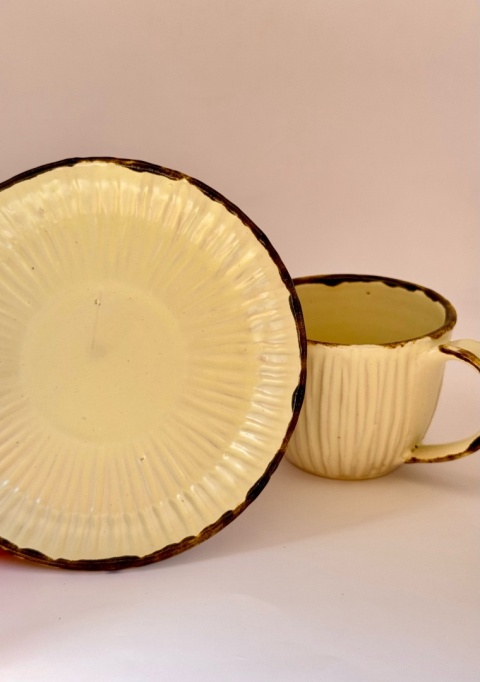 Ceramiczna, kremowa filiżanka ze spodkiem 200ml
