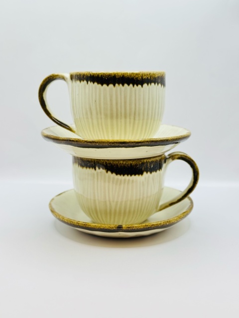 Ceramiczna, kremowa filiżanka ze spodkiem, żłobiona ok 250ml
