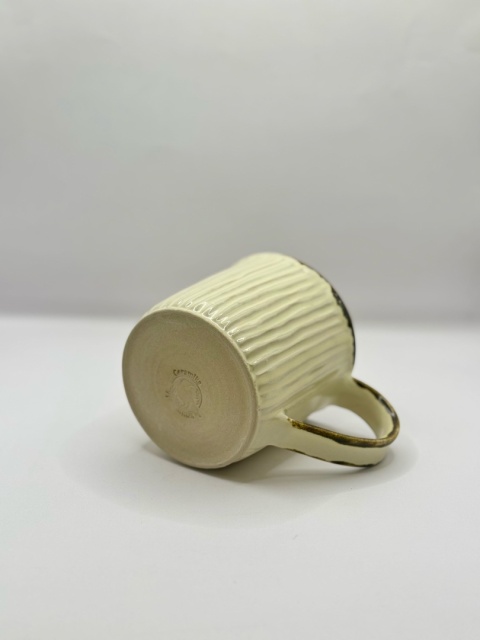 Kubek ceramiczny, kremowy , żłobiony ok 300ml