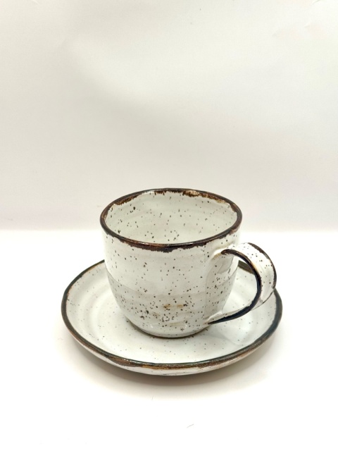Filiżanka ceramiczna ze spodkiem z brązową lamówką ok 200 ml.