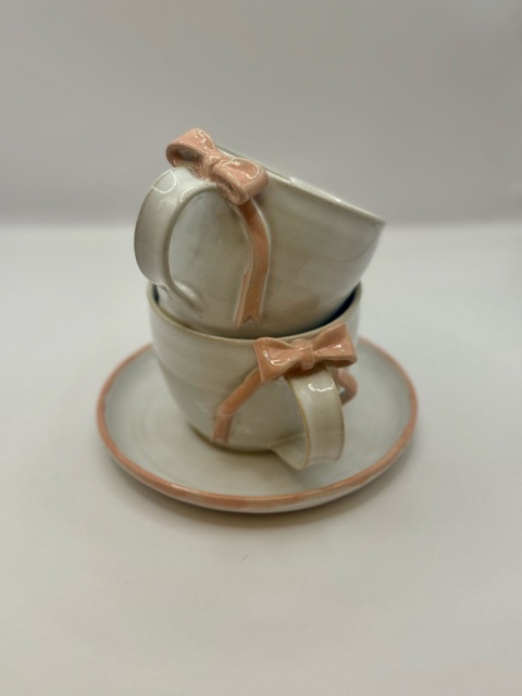 Urocza ceramiczna filiżanka ze spodkiem 200 ml.