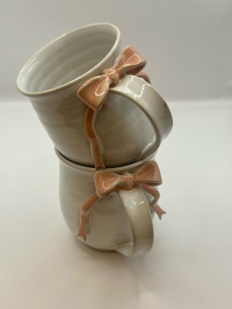 Uroczy kubek ceramiczny z jasnoróżową kokardką ok 250ml