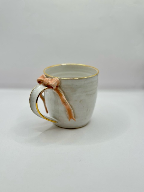 Uroczy kubek ceramiczny z różowa kokardką i złoceniem ok 300ml