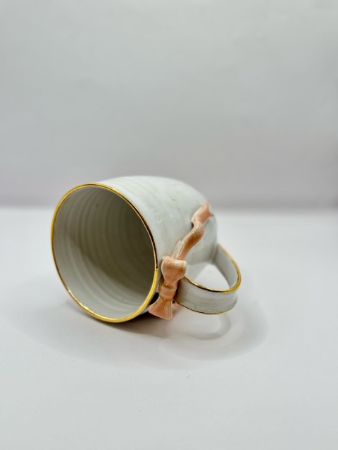 Uroczy kubek ceramiczny z różowa kokardką i złoceniem ok 300ml